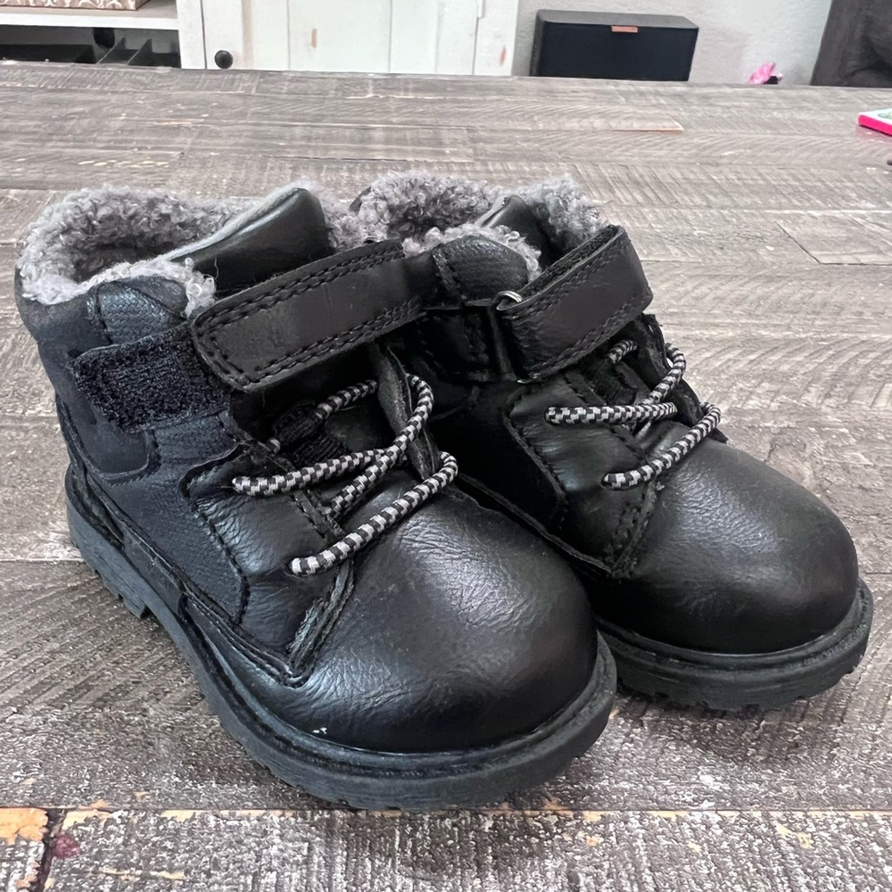 Caters Oshkosh Leather Faux fur lined Boot